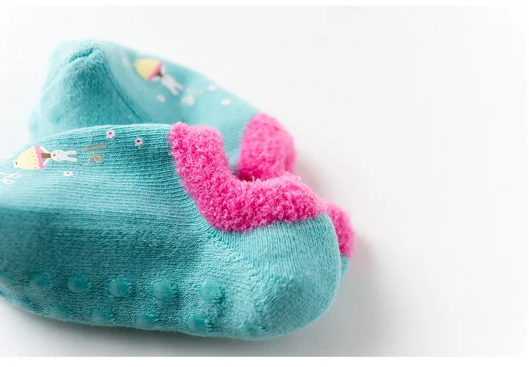 4693672667_1397229597