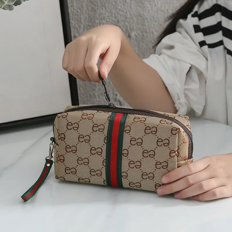 

Luxury Design Street style Carrying Cosmetic Bag Portable Nursing Large Capacity Bag Western Style Double E Storage Bag 2020 New