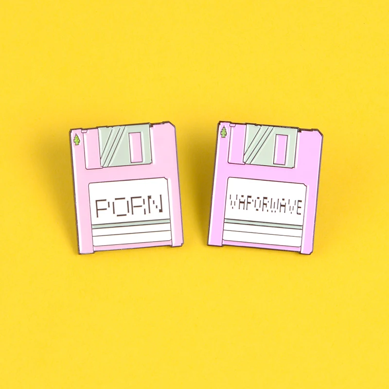 

Pink hard drive enamel pin Cartoon maiden digital brooch Pixel Text recording Lapel pin Clothes backpack jewelry gift for friend