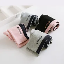 Леггинсы с вышитыми буквами на лямках; сезон осень; универсальные брюки для девочек; Новинка 62109 года; детская одежда