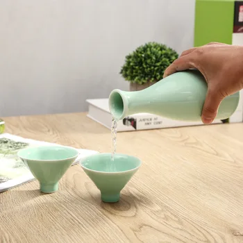 

Bamboo Hat 1 Pot 2 Cup Sake Wine Set Ceramic Jug 300ml 45ml Vodka Spirits Gift Wine Home Bar Ceramic Drinkware Decanter