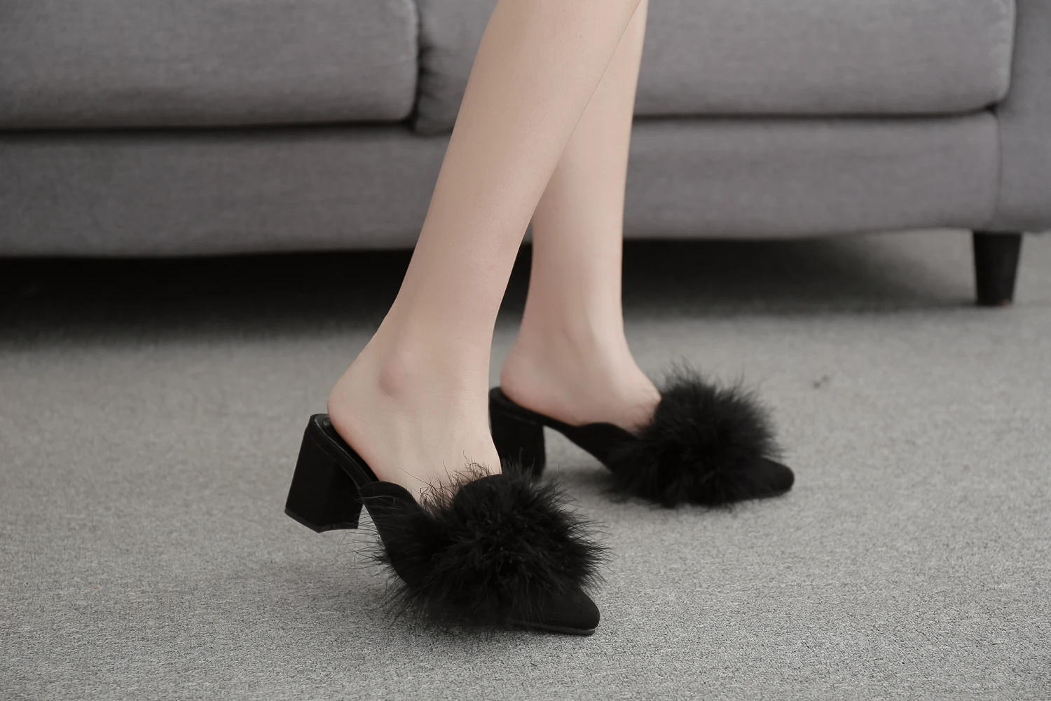 NIUFUNI/черные женские шлепанцы с острым носком и натуральным мехом; сандалии с закрытым носком; модные женские шлепанцы на низком каблуке 7 см; женская обувь; Размеры 35-40