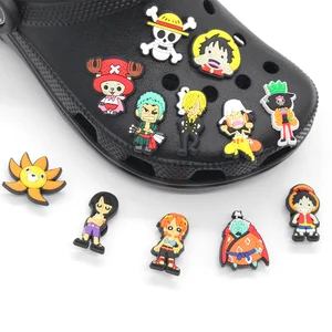 Dijes para zapatos de PVC de Anime japonés, 1 pieza, personaje de bucanero de dibujos animados, accesorios para zapatos, decoraciones para zuecos de cocodrilo, regalos para niños jibz