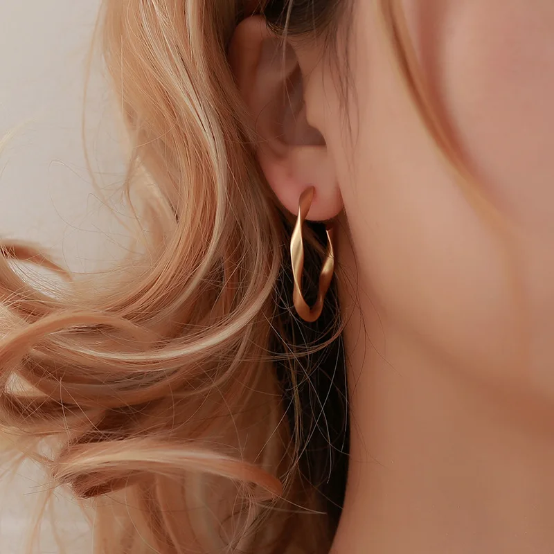 Female Creative Earrings Simple Geometric Twisted Earring Retro Jewelry
