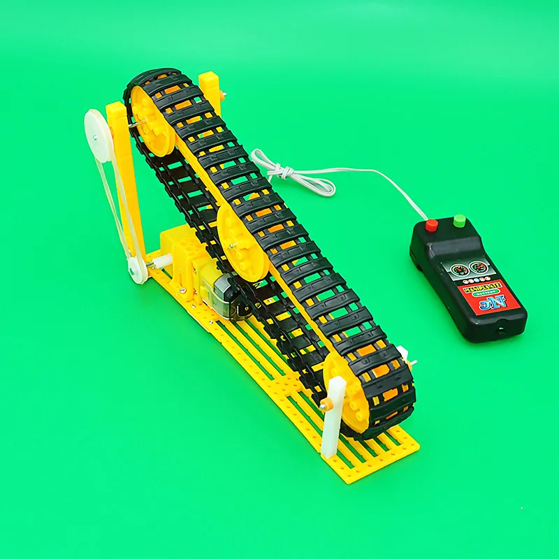 

Little Daisy DIY Electric Conveyor Belt Feeder Science And Technology Small Production Conveyor Belt Science Experiment Students
