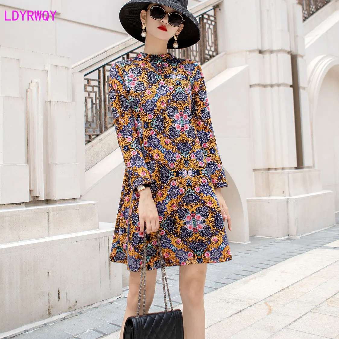 

2019 autumn and winter new European and American women's retro print beaded stand collar loose waist nine-point sleeve dress