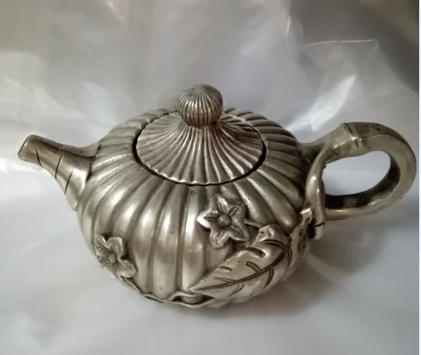 

Chinese Tibet antique bronze sculpture art antique bronze art bronze ornaments of pure copper teapot