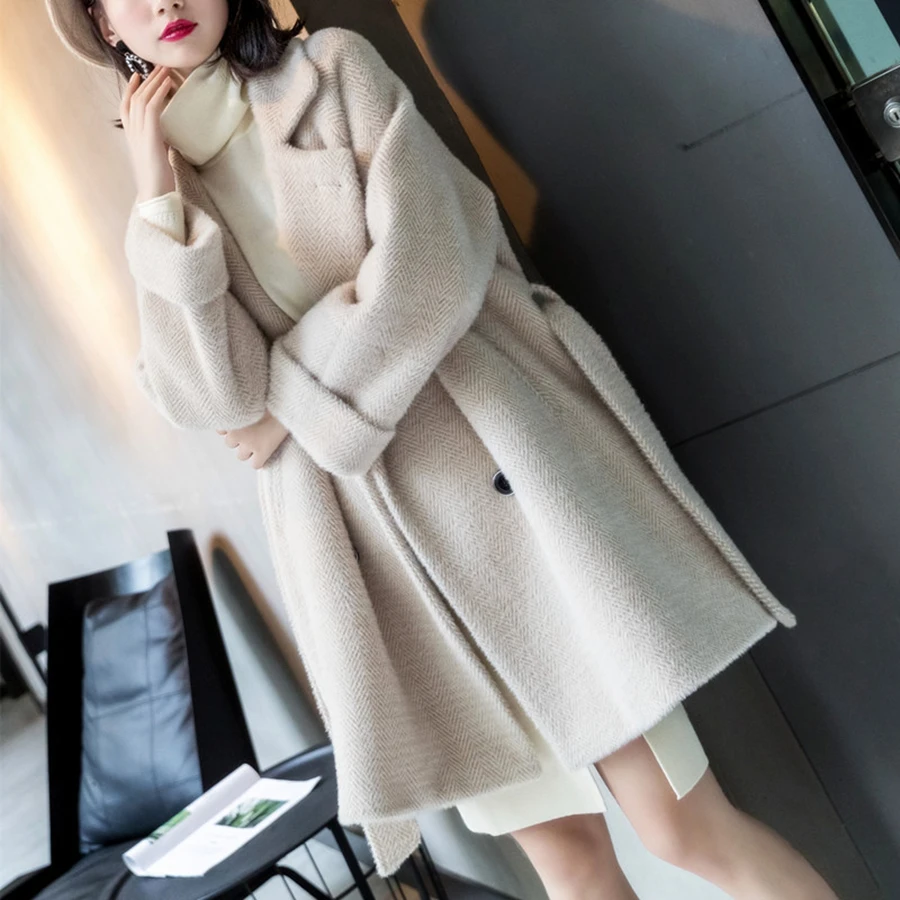 Beige Осень-зима, длинное пальто из искусственного бархата в стиле Хепберн, женское двубортное пальто с отворотом, большие размеры, Офисная Женская Повседневная Элегантная куртка с поясом - Цвет: Beige