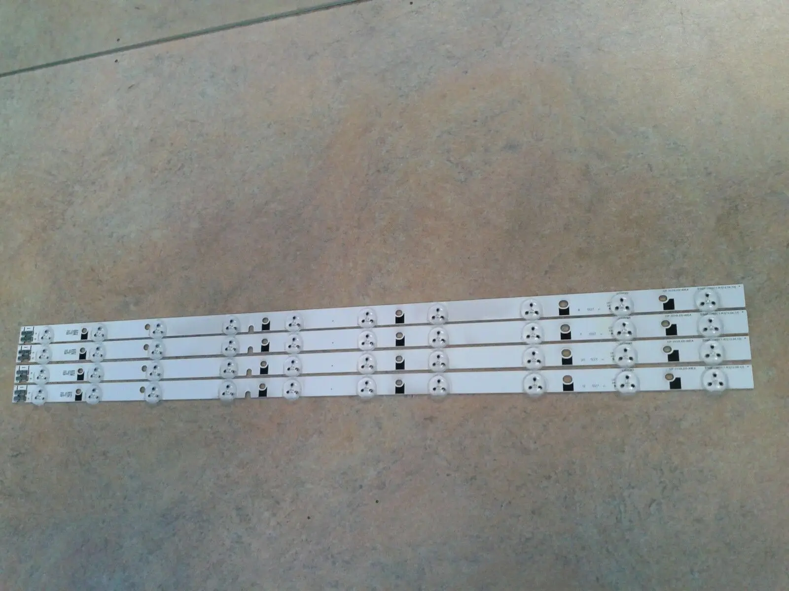 4Pieces/lot LED L070 32F-3535LED-40EA D1GE-320SC1-R3 FOR SAMSUNG UE32EH5300W 100%NEW