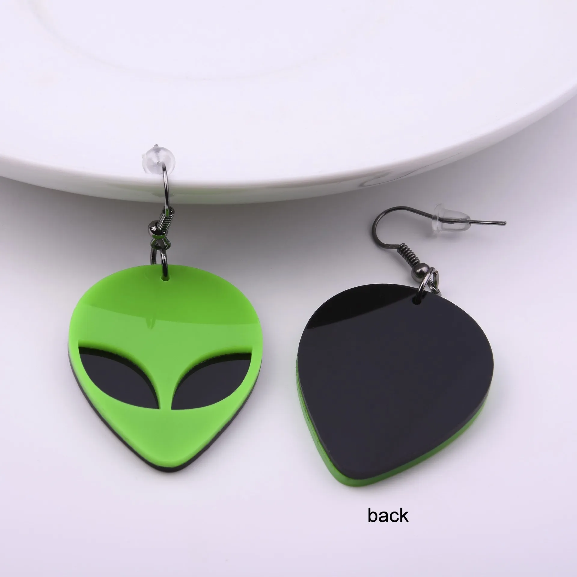 

Fashion Creative New Design Green Alien Acrylic Earrings Cool Punk Exaggerated Saucer Man Dangle Earrings