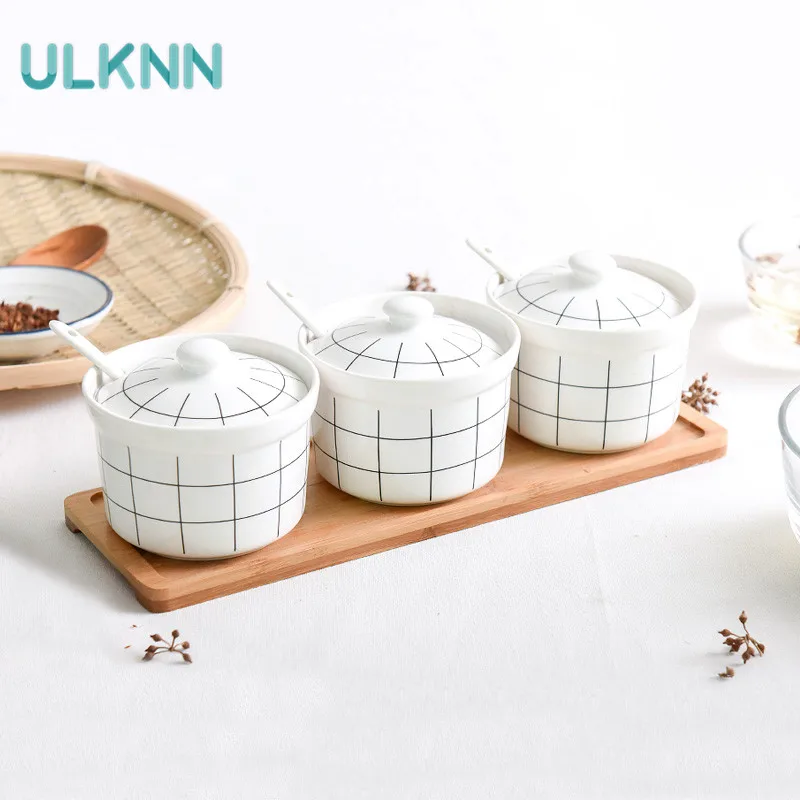 

Japan Style Ceramic Storage Cans Jar Seasoning Pot Set with Bamboo Plate and Spoon Kitchen Garlic/Ginger Ventilated Storage Tank
