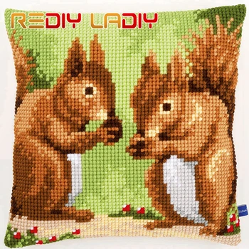 

Cross Stitch Cushion Cover Squirrel Twins Sofa Pillows DIY Chunky Cross-Stitch Kits 100% Acrylic Yarn Pillow Case Hobby & Crafts