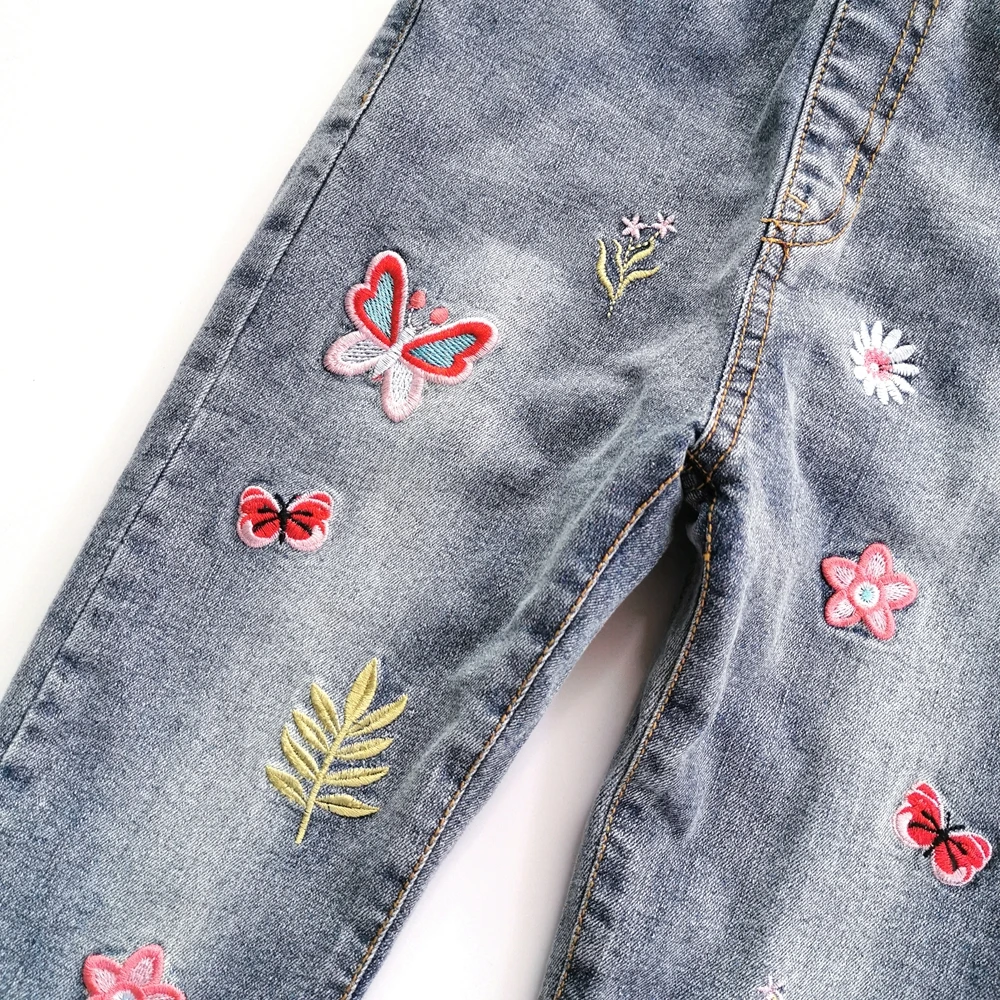 Calças de Brim Chumhey Meninas Primavera Algodão Elástico Macio Denim Calças Crianças Bordado Flores Toldder Roupas 100% 9 algodão elástico macio denim calças crianças bordado flores toldder roupas meninas