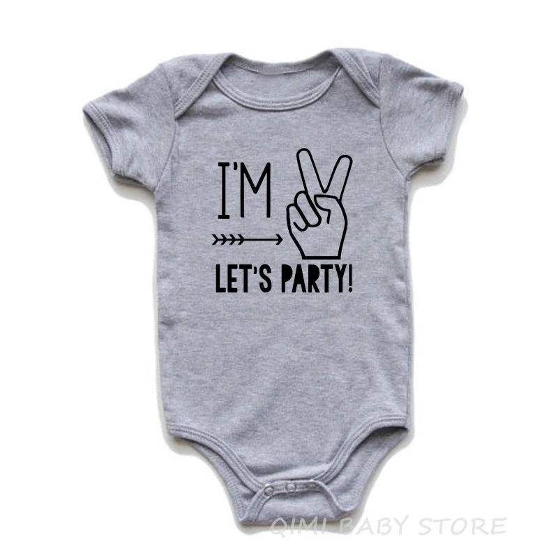 Grey Вечерние Детские боди с надписью «I Am Two Let's It's Birthday»; Модный Забавный хлопковый комбинезон для новорожденных девочек и мальчиков; одежда для подвижных игр для малышей - Цвет: Grey