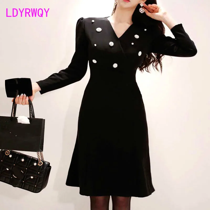 

2019 autumn and winter new Korean temperament Slim V-neck waist three-dimensional high-end beaded fashion dress
