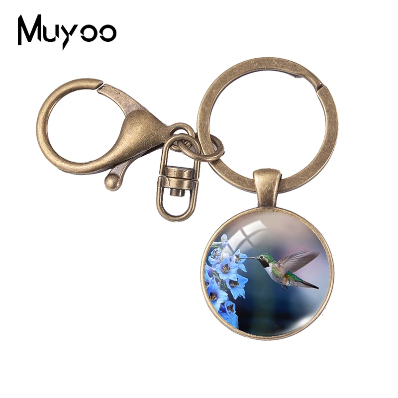 2021 New Hummingbird And Blue Delphinium Portachiavi Uccello Fiore Cupola Di Vetro Gioielli Fotografici Portachiavi Rotondi Portachiavi Vintage Da Uom