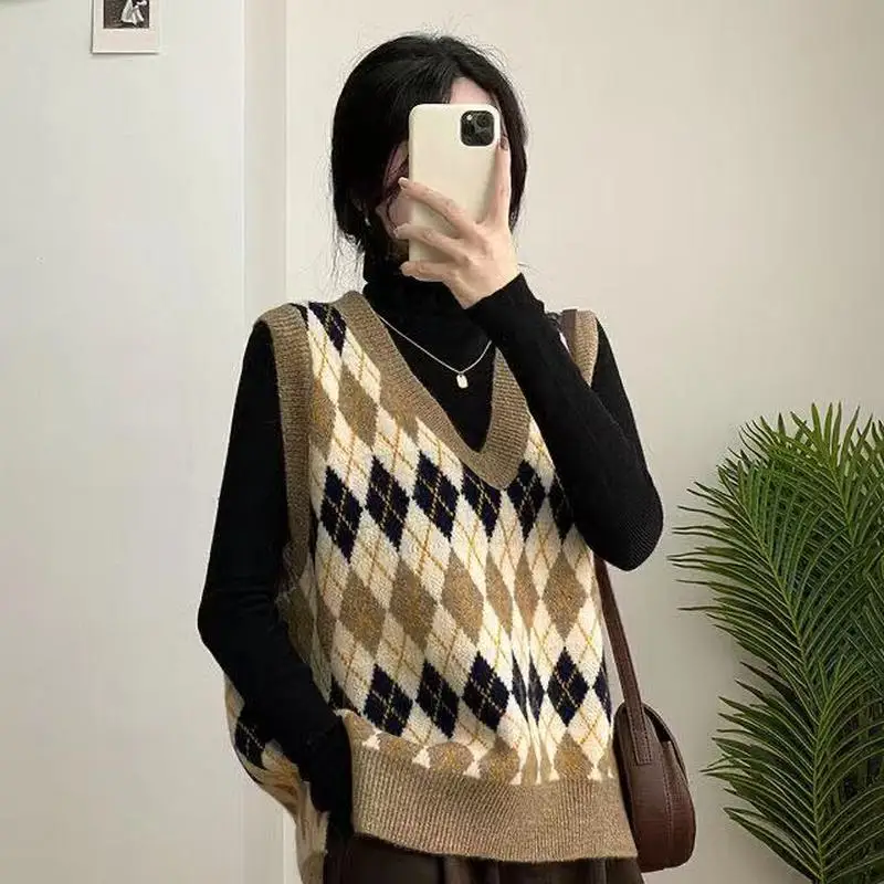 2020 New Style for Autumn and Winter Commuter Loose Wear Diamond Pattern Sleeveless V-neck Knitted Sweater Vest Women | Женская одежда