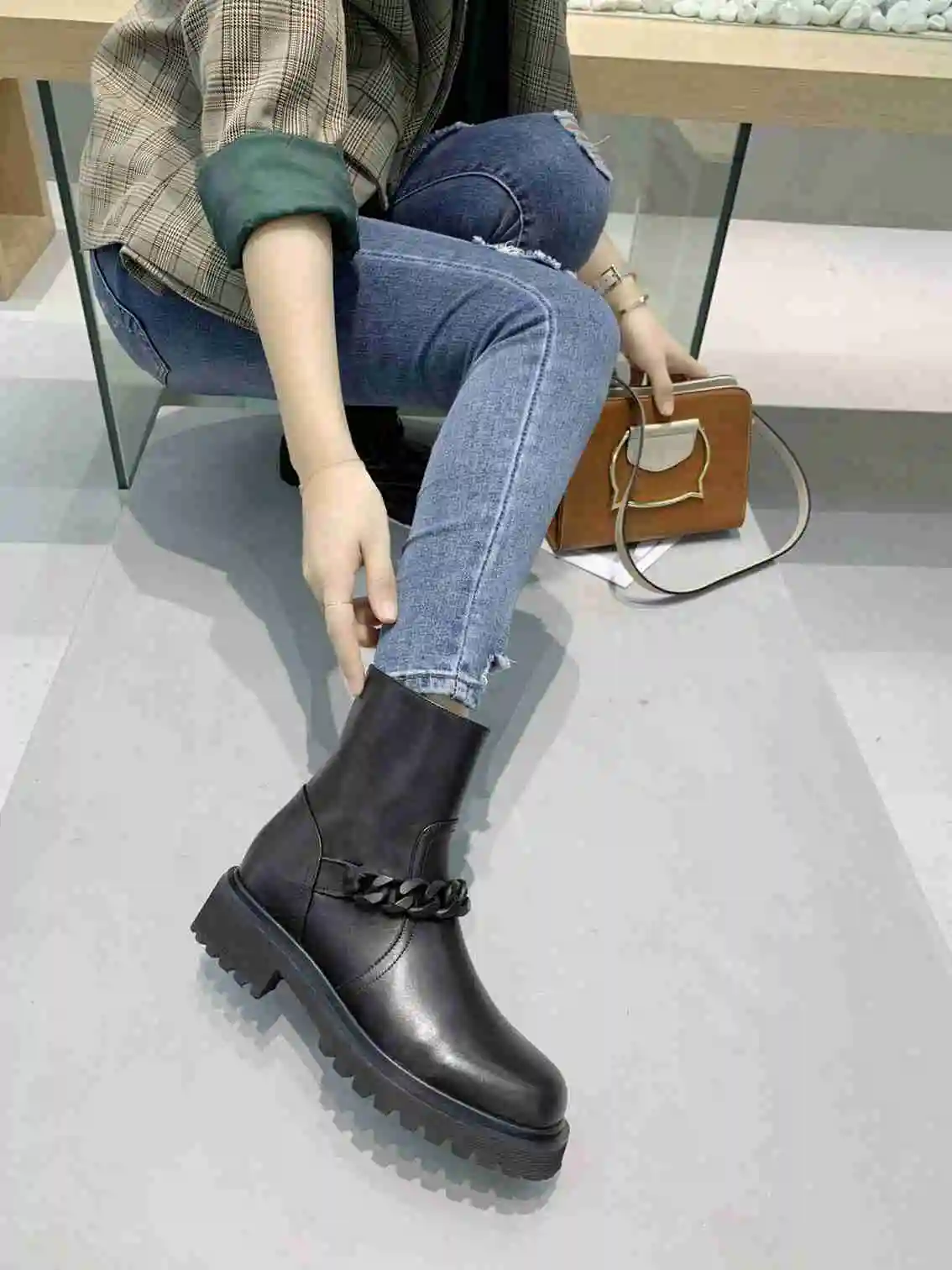 Ботильоны для женщин; scarpe donna; женская обувь с цепочкой; Цвет Черный; Zapatos De Mujer; низкий каблук; круглый носок; botas mujer; слипоны; женские ботинки