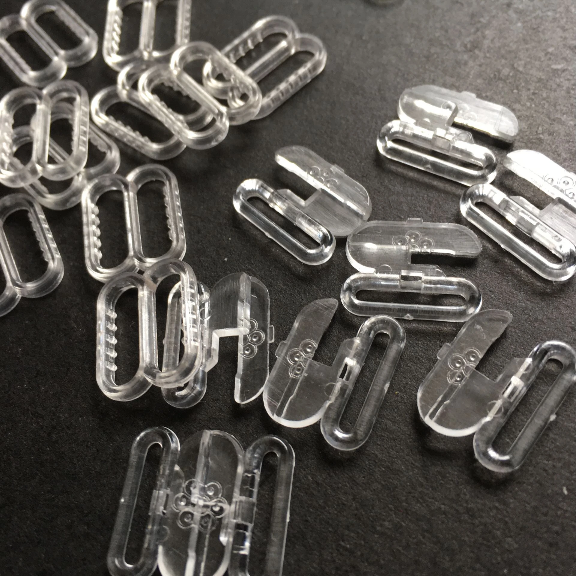 Рисунок 4 - 50 комплектов пластиковых принадлежностей