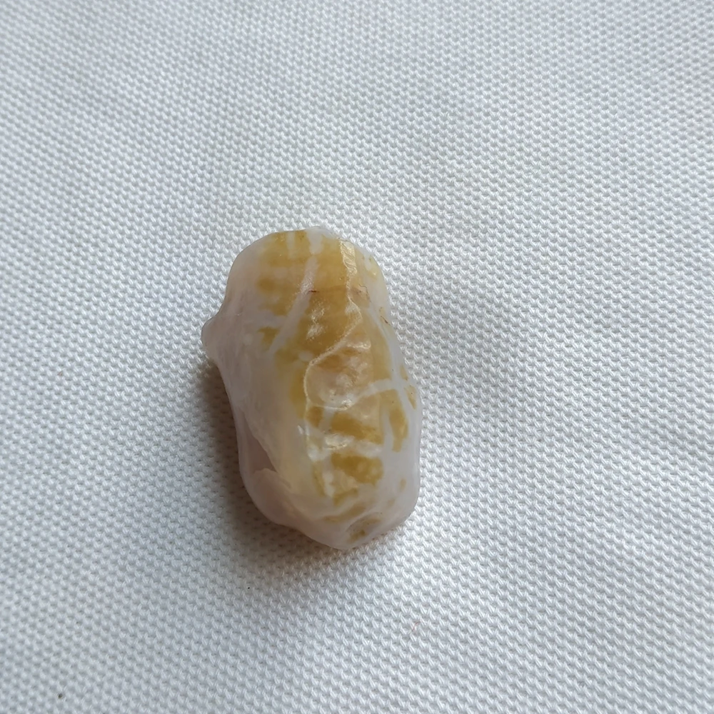 Natural beautiful stone Ornamental raw stone raw agate Silk Road Collectibles unique collection Natural beautiful stone Ornamental raw stone raw agate Silk Road Collectibles unique collection