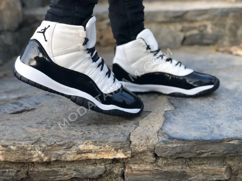 Jordan 11 Ретро Белый и черный