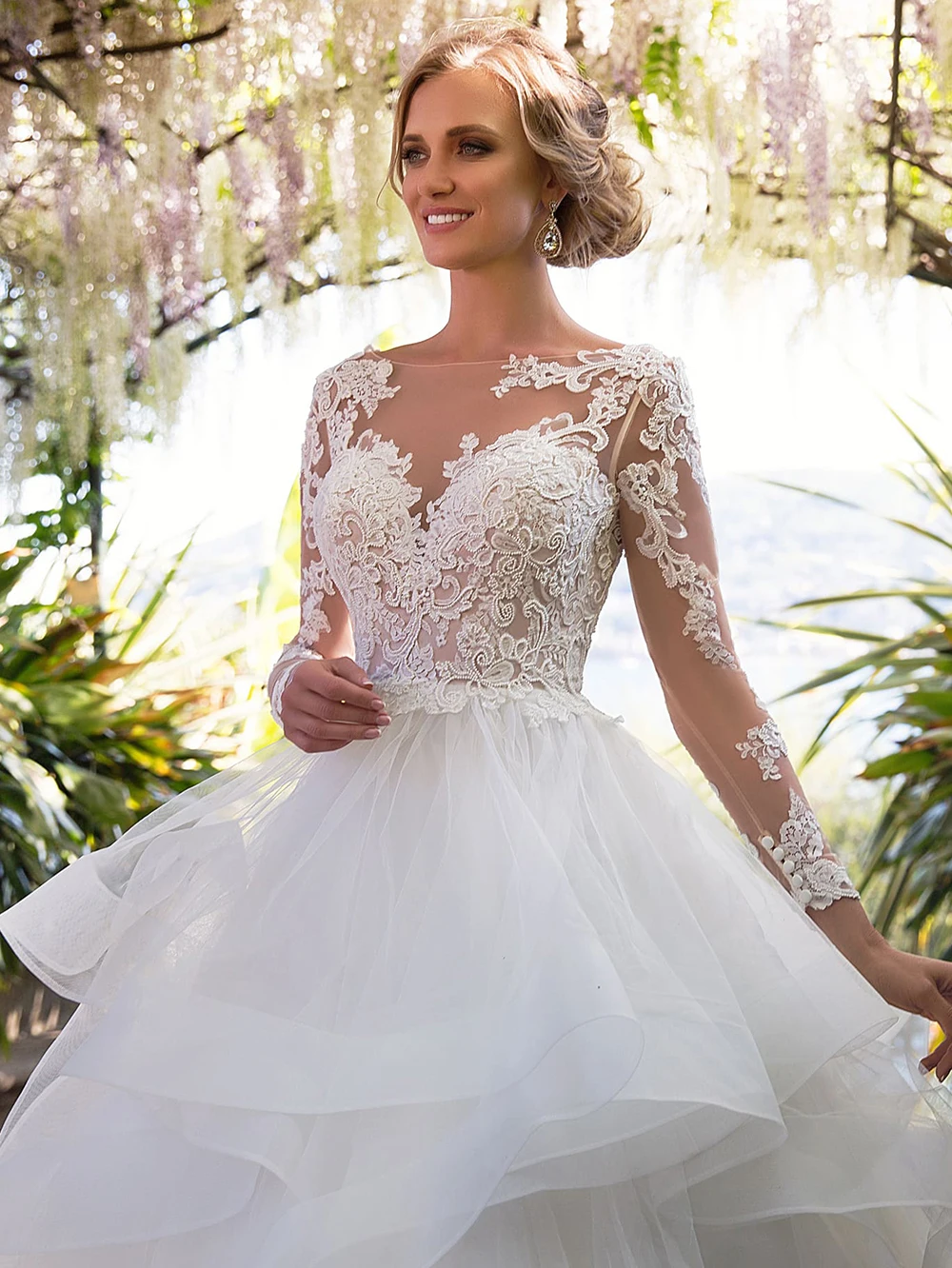 A-Line Appliques Wedding Dresses Tulle O-Neck Bridal Gowns Full Sleeves Elegant Sexy Backless Beading Bride Gown Robe De Mariée