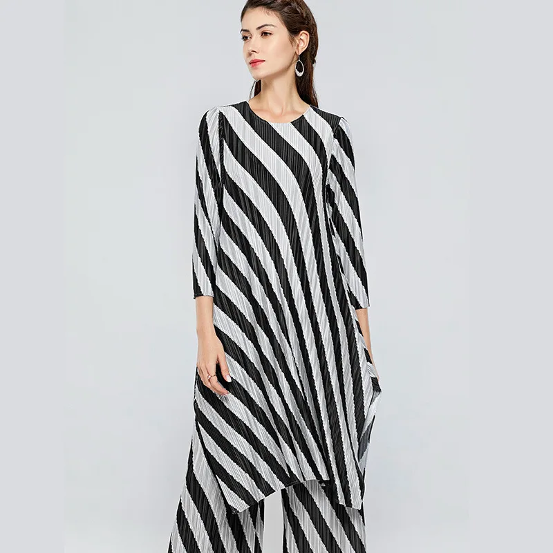 

Striped female 2020 spring new style Miyake fold elastic split irregular long shirt + long trousers two piece set top and pants