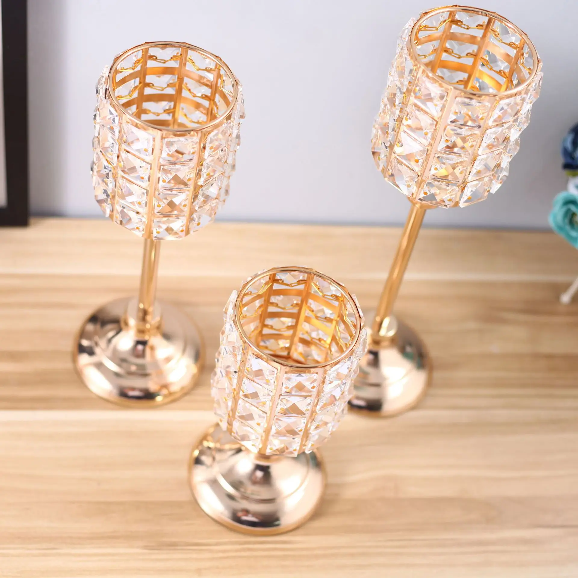 1pcs Exquisite Nordic Candlestick Ornaments Gold Crystal Candlestick Table Candle Holder for Home Christmas Wedding Decor Gifts