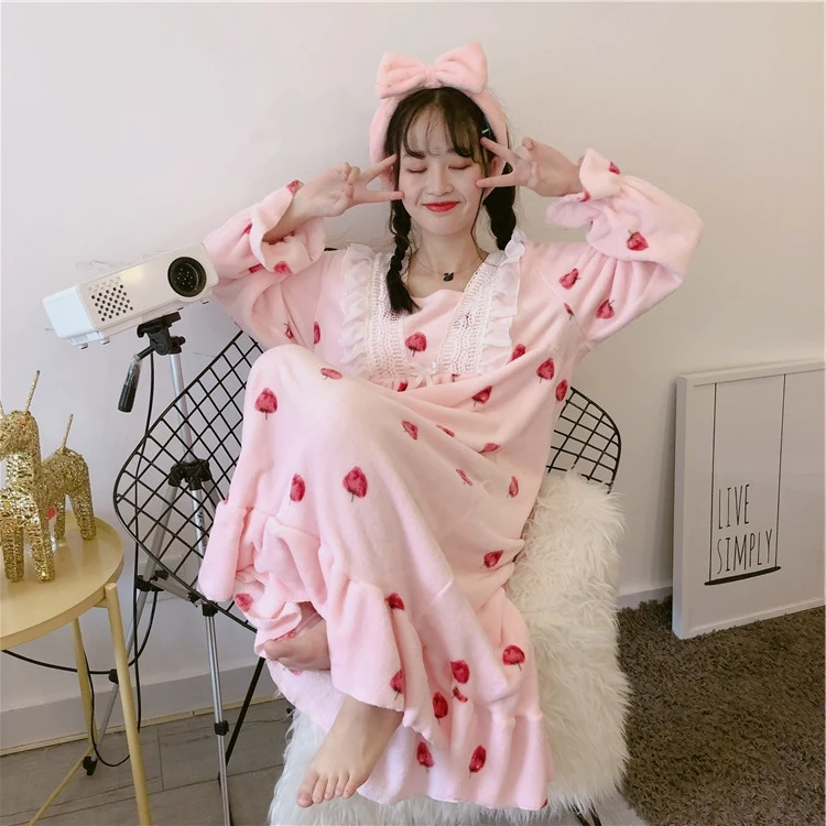 Winter Women Ruffle Long Print Nightgowns Warm Thick Flannel Nightgowns Female Velvet Lace Patchwork Sleepshirts Nightdress 1706