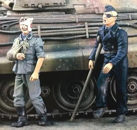

New 1/35 Resin Figure German Soldiers Surrender 2pcs/set (no tank)