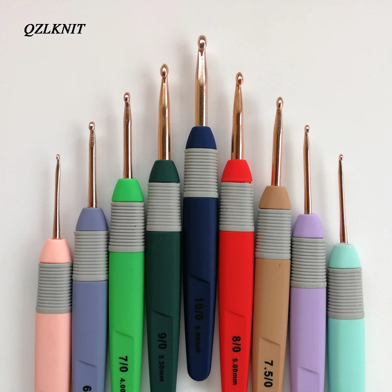 QZLKNIT 9pcs/set With bag 2.0mm-6.0mm Candy colored aluminum crochet with plastic handle DIY Knitting Needles Sewing Tools