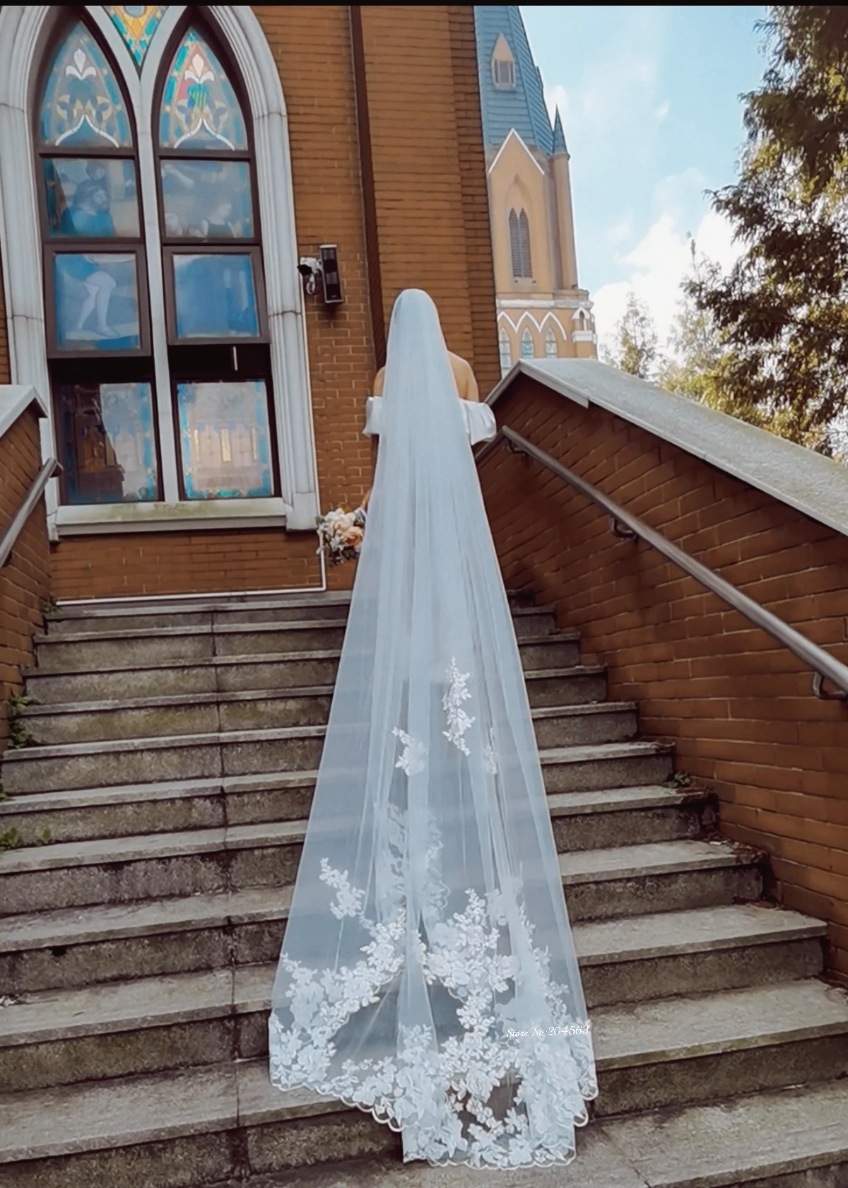 https://ae01.alicdn.com/kf/Ha264cc7e013d4d0191d2f1e83bfafd81z/Romantic-One-Layer-Wedding-Veil-Church-Lace-Bridal-Veil-with-Comb-Wedding-Accessories-MM.jpg