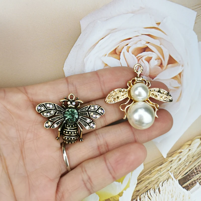 脚長蜂と淡水パ―ルの手作りシルバーペンダント。 チャーム-ミツバチの 