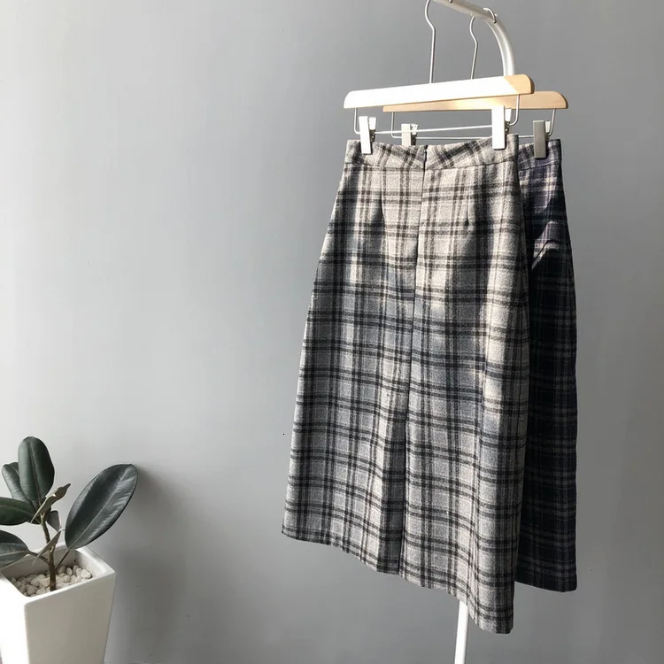 Mooirue Spring Woman Woolen Skirt Vintage Harajuku High Waist Lattice Long Woolen Loose Fit Female Saia