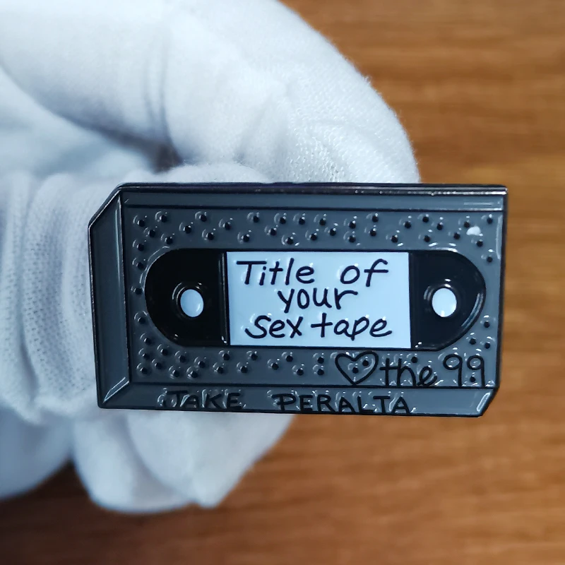 Название эмалированной Броши Ah Brooklyn 99 VHS в стиле ретро | Украшения и аксессуары