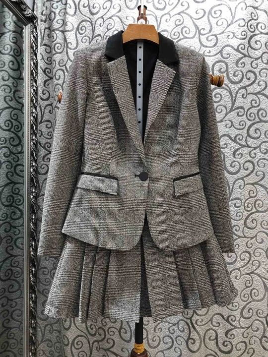 

2019 early autumn new female lapel symmetrical pocket long-sleeved embroidered shirt + pleated solid color half skirt suit 910