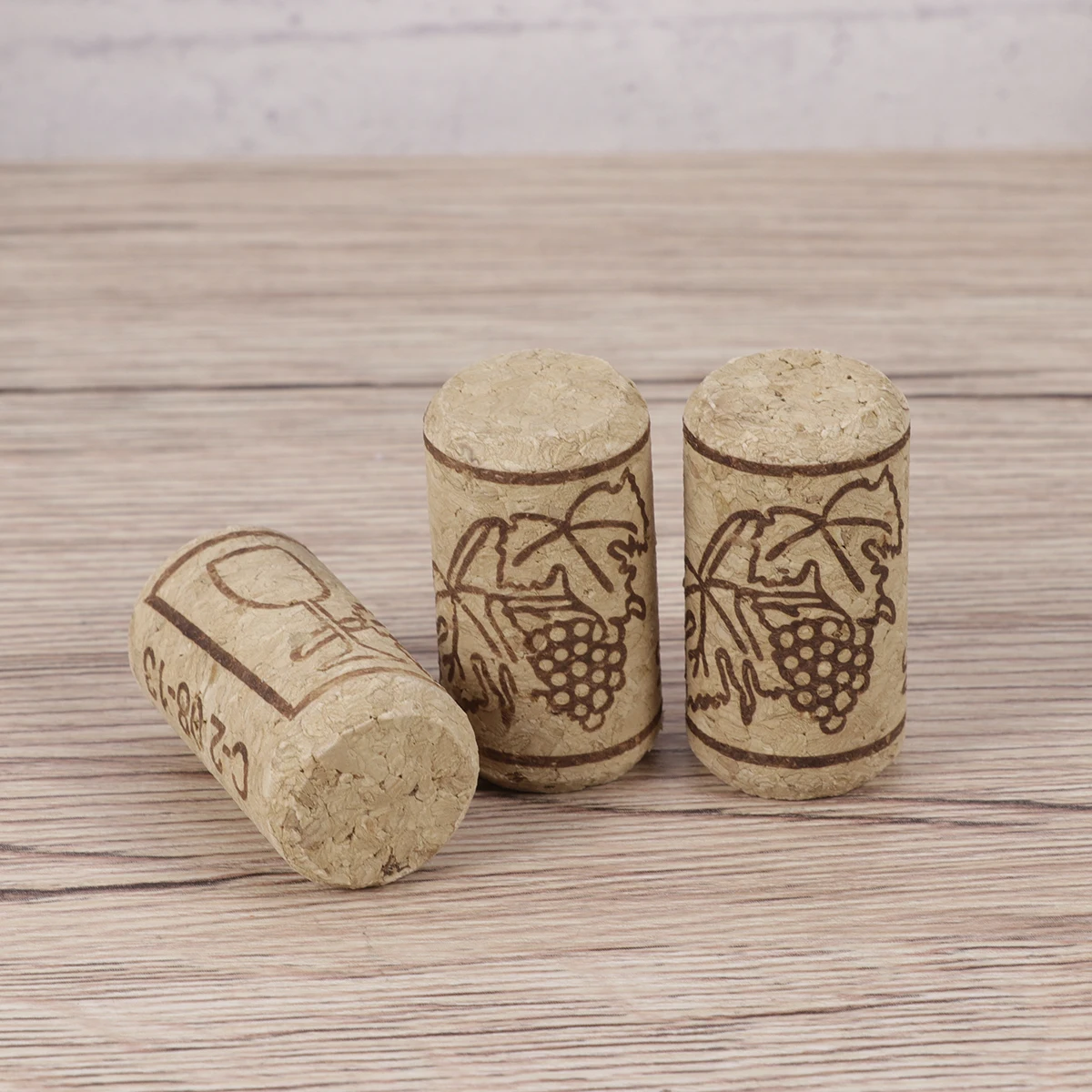 100pcs Wine Cork Sealing Wine Cork Wine Bottle Stopper Bar kitchen Tool Bottle Closure Wooden Sealing Cover