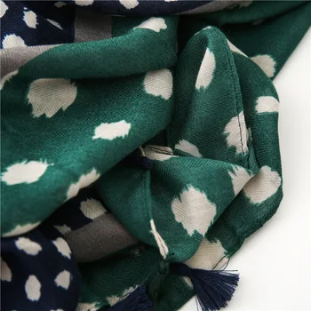 

Green dot scarf women autumn spring South Korea fresh fashion long green dot scarf shawl foulard femme accesorios mujer