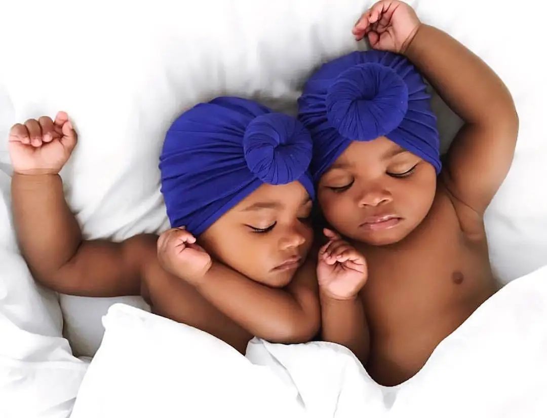 Новорожденных сплошной цвет пончик Sanils шапки BeBes головы тюрбан капюшон узел для маленьких девочек Кепка шапка унисекс хлопок Мягкий наголовный обруч Младенческая шапочка