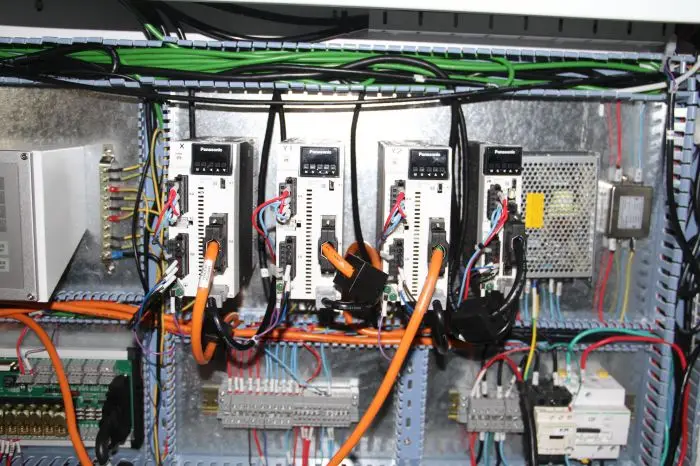 Прецизионный станок для лазерной резки волокна с лазер ipg генератор AKJ1390F/cnc оптоволоконный лазерный резак для алюминиевой меди