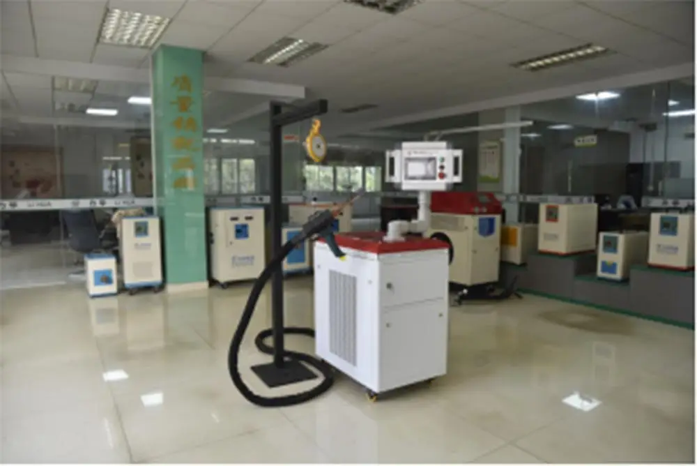 

Mobile handheld intelligent heating machine
