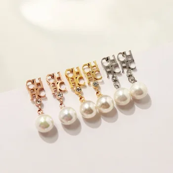

Fashion Exquisite Rose Gold Letter Chhc Pearl High Quality Steel and Titanium Earring for Women