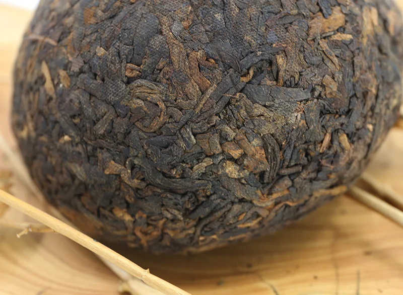 2013 Yongde древние деревья Tuocha Ripe Pu в форме хоккейной шайбы Tuo Cha Шу ПУ-эр Чай 100 г