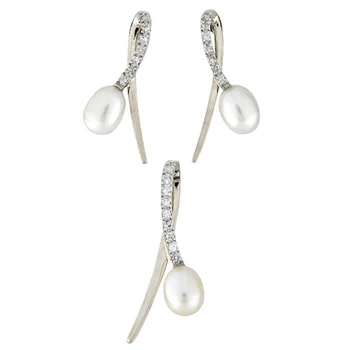 

Set in sterling silver 925mls. With crimping in zircons high quality and cultured pearl in freshwater 8mm.