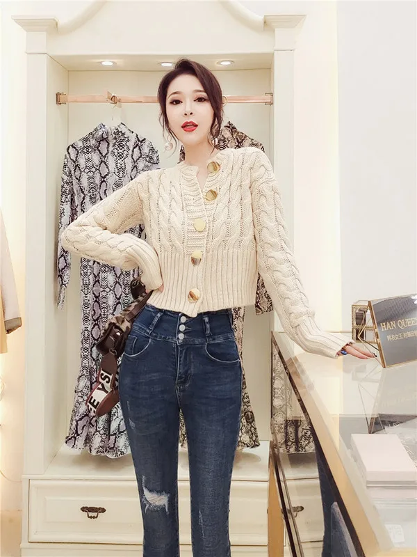 Бежевый Autumn Winter New O Neck Short Cardigan Rough knit Twist Casual Sweater Women Metal button Temperament Knitted Outwear - Цвет: Бежевый