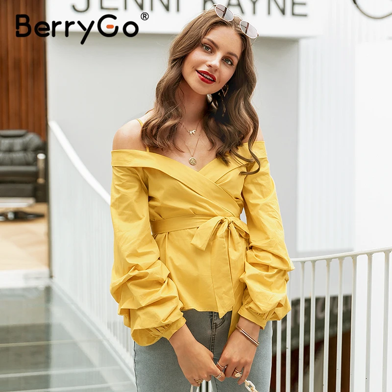 Женская блузка с открытыми плечами BerryGo белая Повседневная Блузка рюшами и