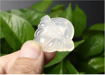 

Natural jade men, women pendants send friends to bring their own