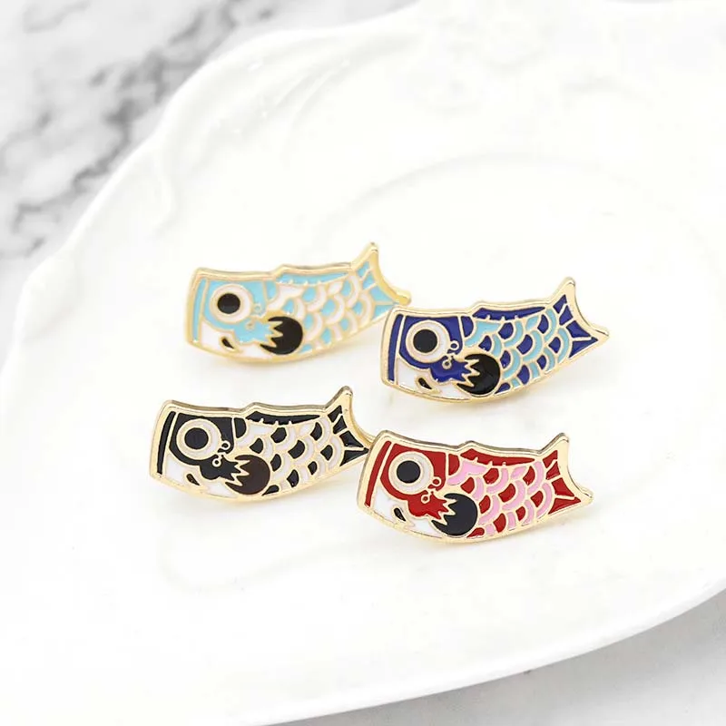 

Cartoon Fish Flag Carp Brooch Japanese Koi Soft Enamel Pin Badge Cute Animal Collar Brooch 1PC