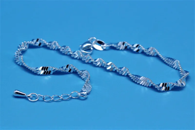 2497755233_694448036