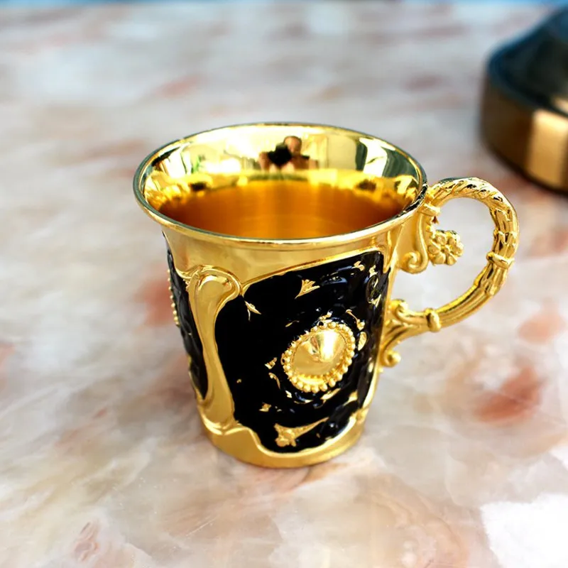 European retro exquisite carving wine glass Creative alloy home furnishings wine glass single - Цвет: Golden black
